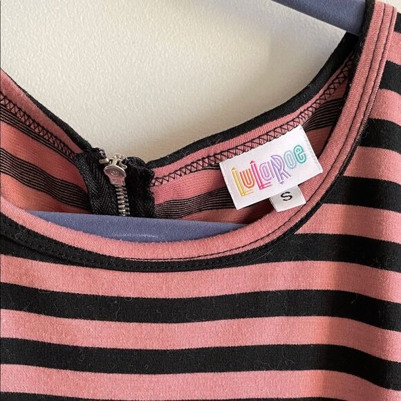 2for$20 LuLaRoe Amelia Black and Pink Striped Dress pockets zip, small - Picture 2 of 9